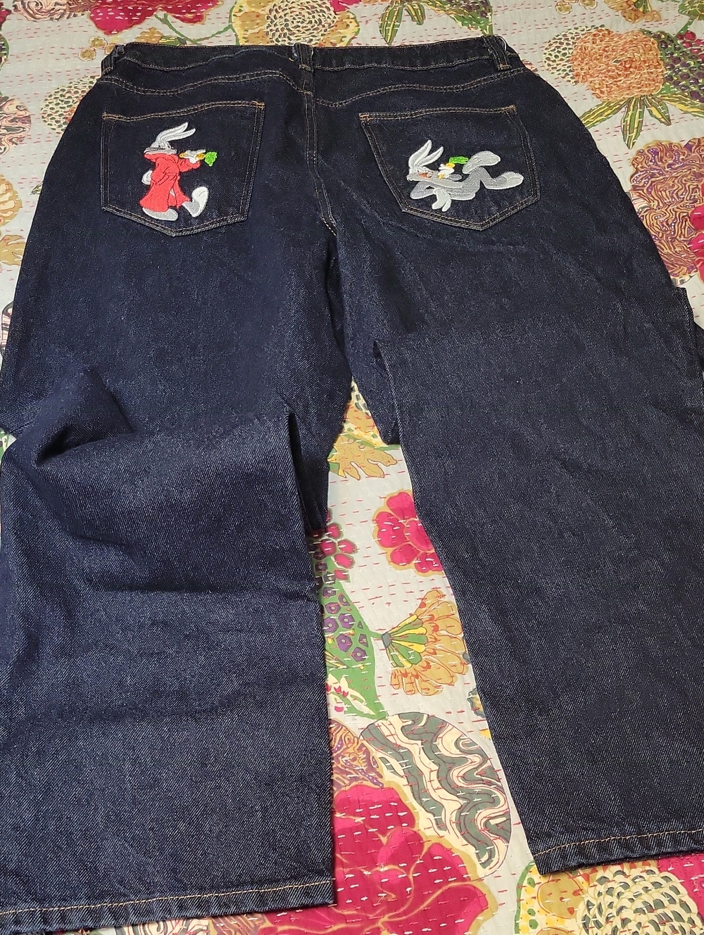 Vintage- Unisex Looney Tunes Bugs Bunny Embroidered Dark Wash Jeans NWOT SIZE 33